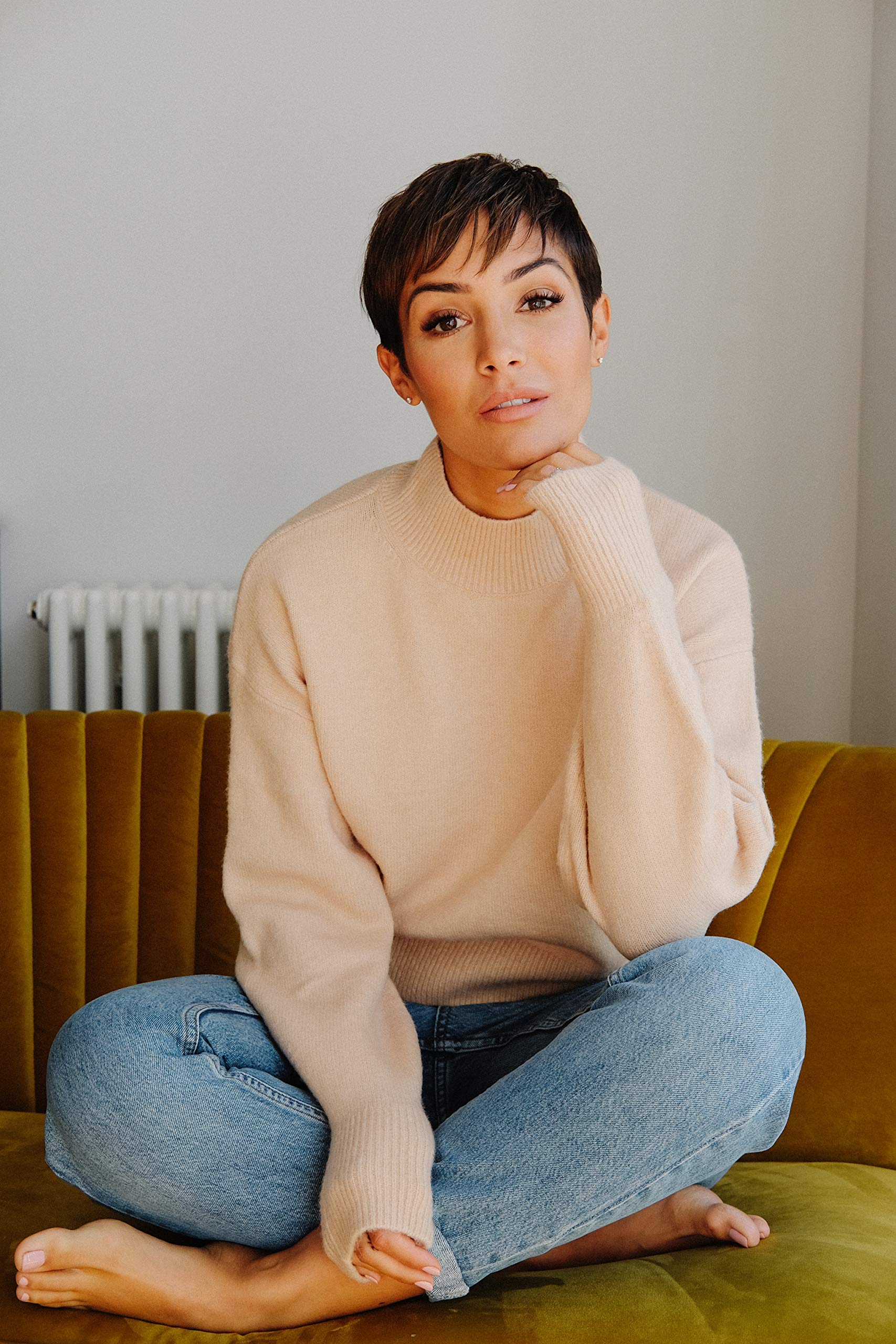 woman wearing cream jumper and blue jeans